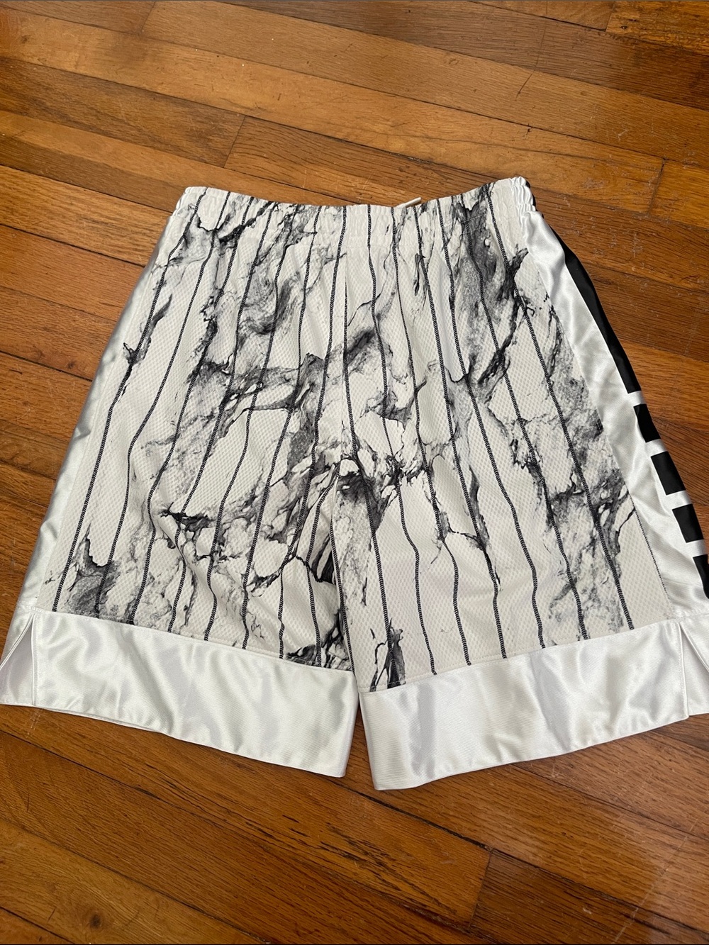 Nike Youth White Marble-Print Basketball Shorts - Picture 4 of 4